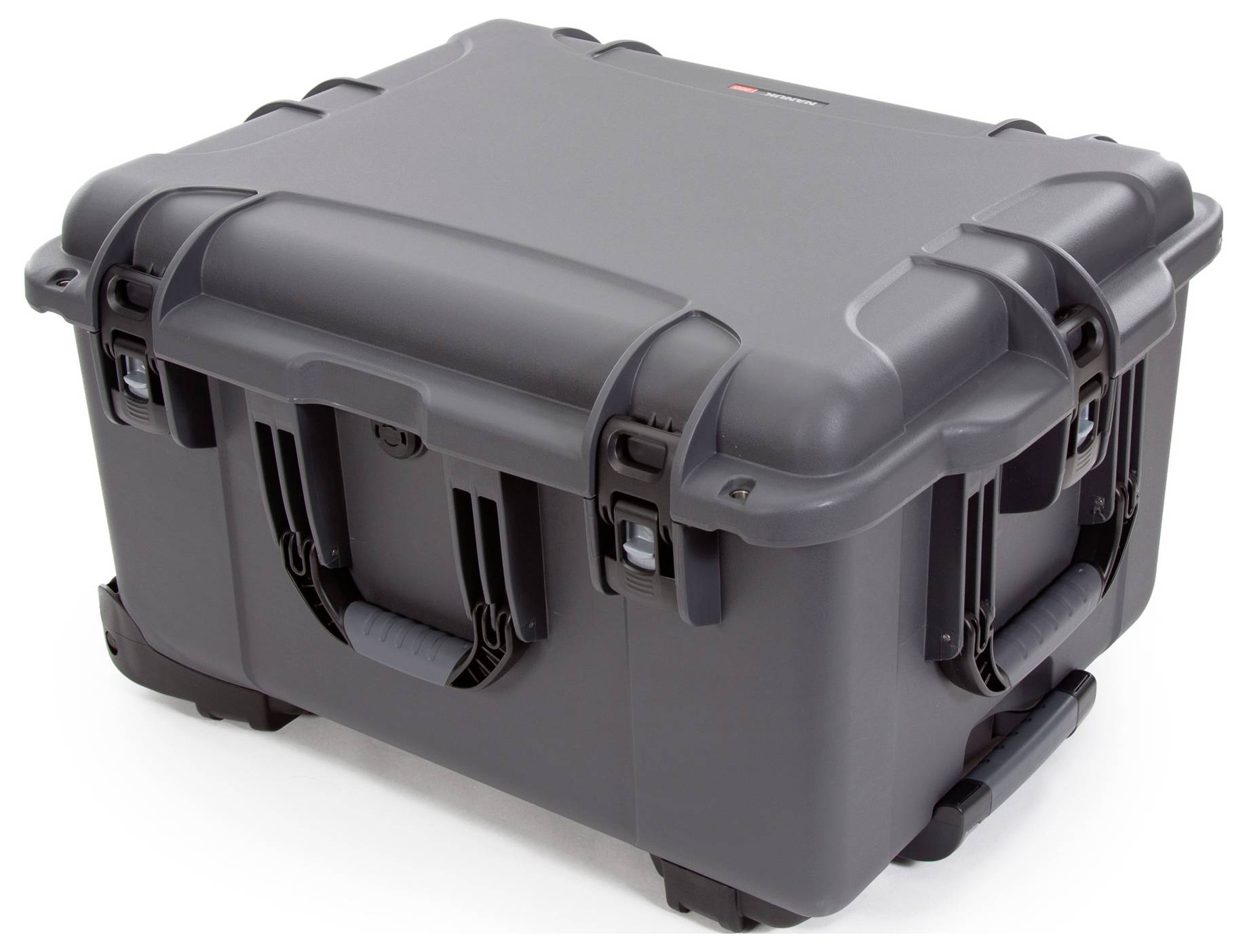 Szary, wytrzymały kufer ochronny z uchwytami po bokach, odpowiedni do bezpiecznego transportu delikatnego sprzętu.