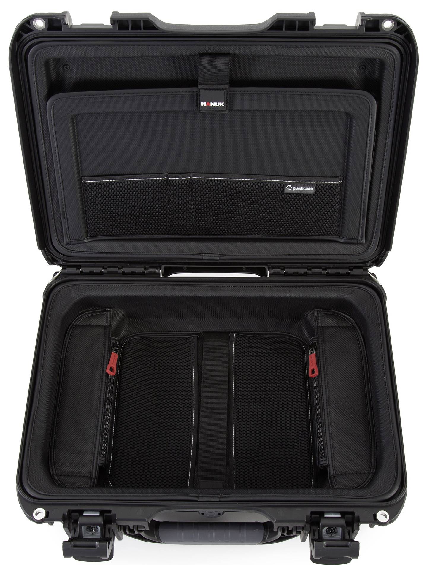 Czarny, twardy kufer z otwartą pokrywą, wyposażony w wyściełane wnętrze oraz kieszonki siatkowe, idealny do bezpiecznego przewożenia delikatnego sprzętu.