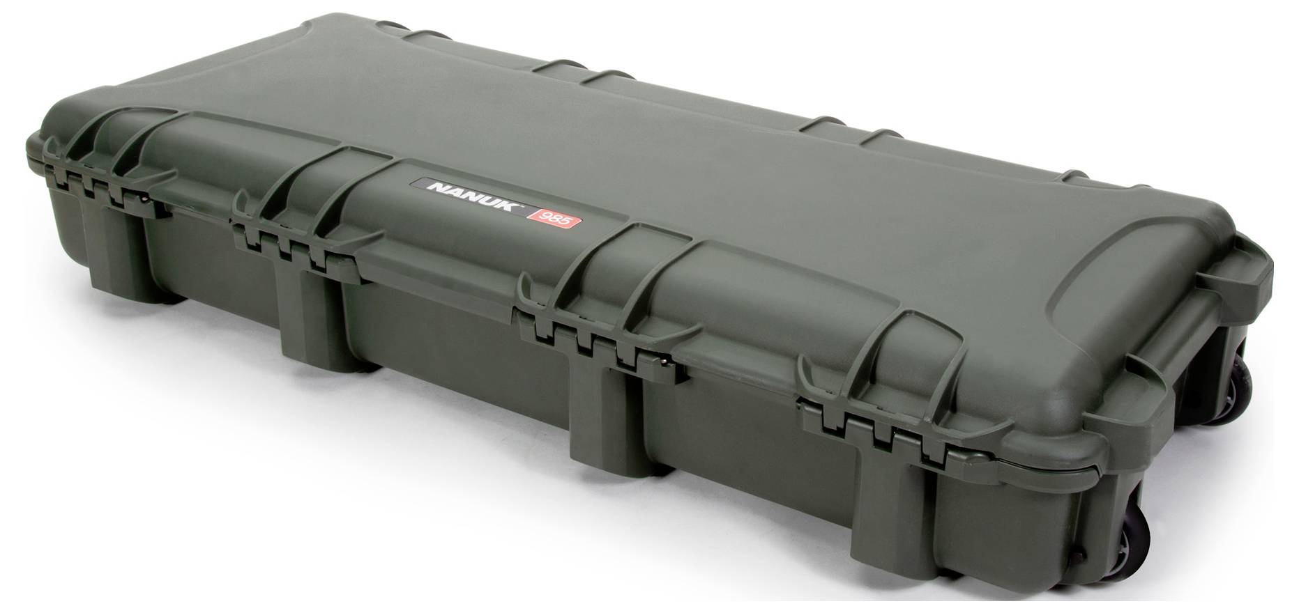 Duży, stabilny czarny kufer z tworzywa sztucznego z lekko zaokrąglonymi narożnikami i wieloma zamknięciami, odpowiedni do bezpiecznego transportu.