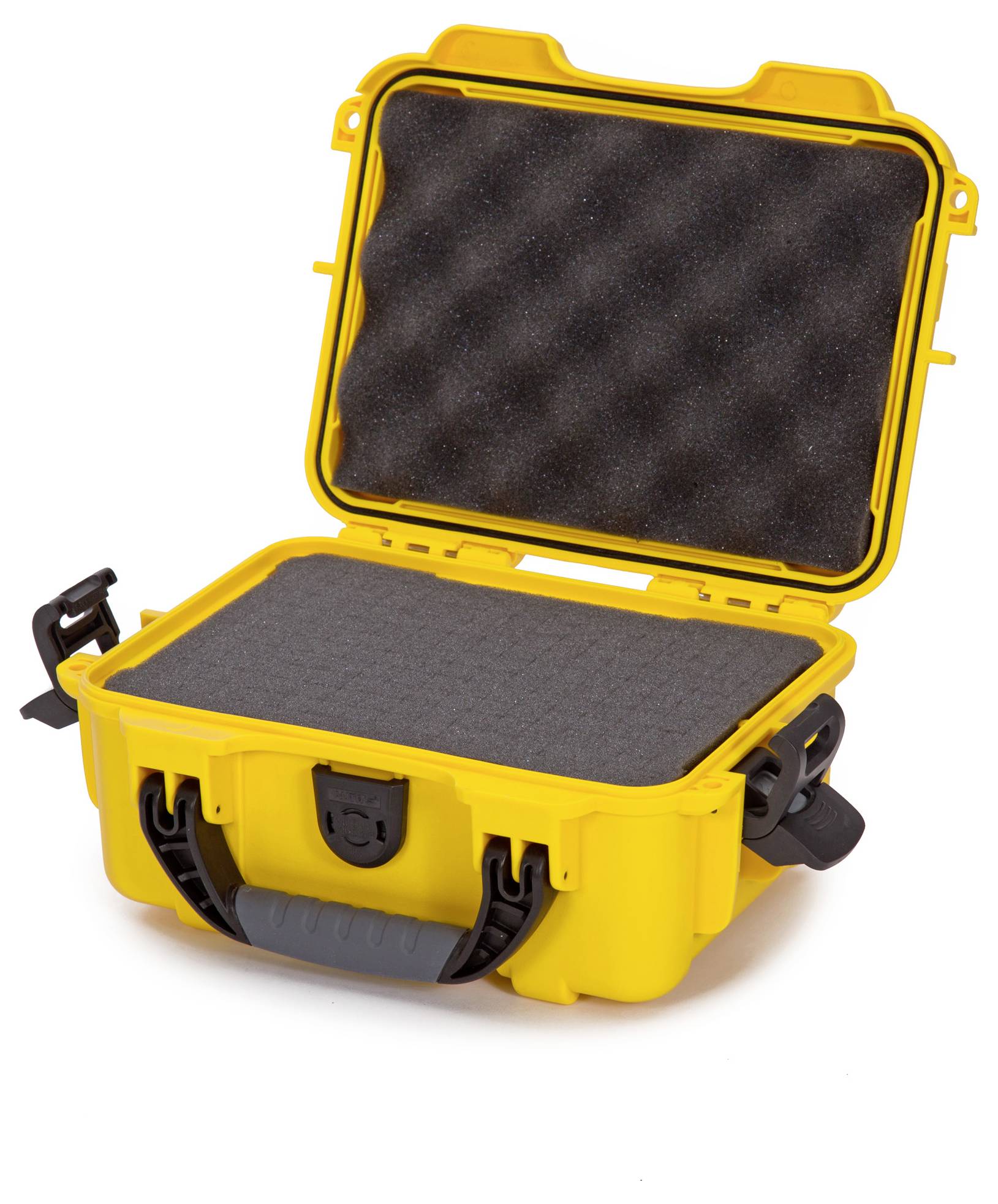 Otwarty żółty twardy kufer z wewnętrzną wyściółką z pianki. Kufer jest pusty i nadaje się do bezpiecznego transportu delikatnych przedmiotów.