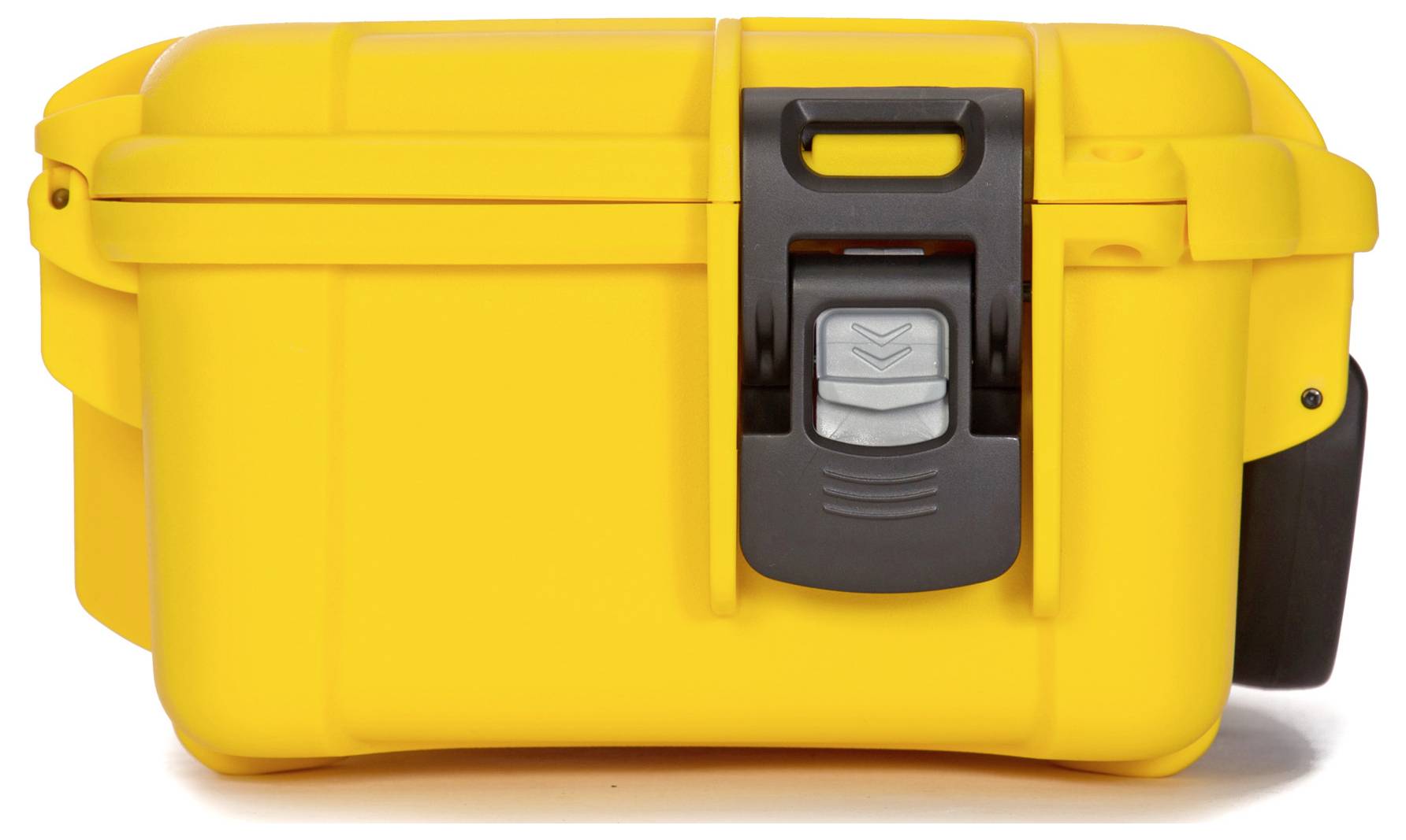 Żółty, wytrzymały kufer transportowy z czarnym zamknięciem, odpowiedni do bezpiecznego przechowywania delikatnych urządzeń.