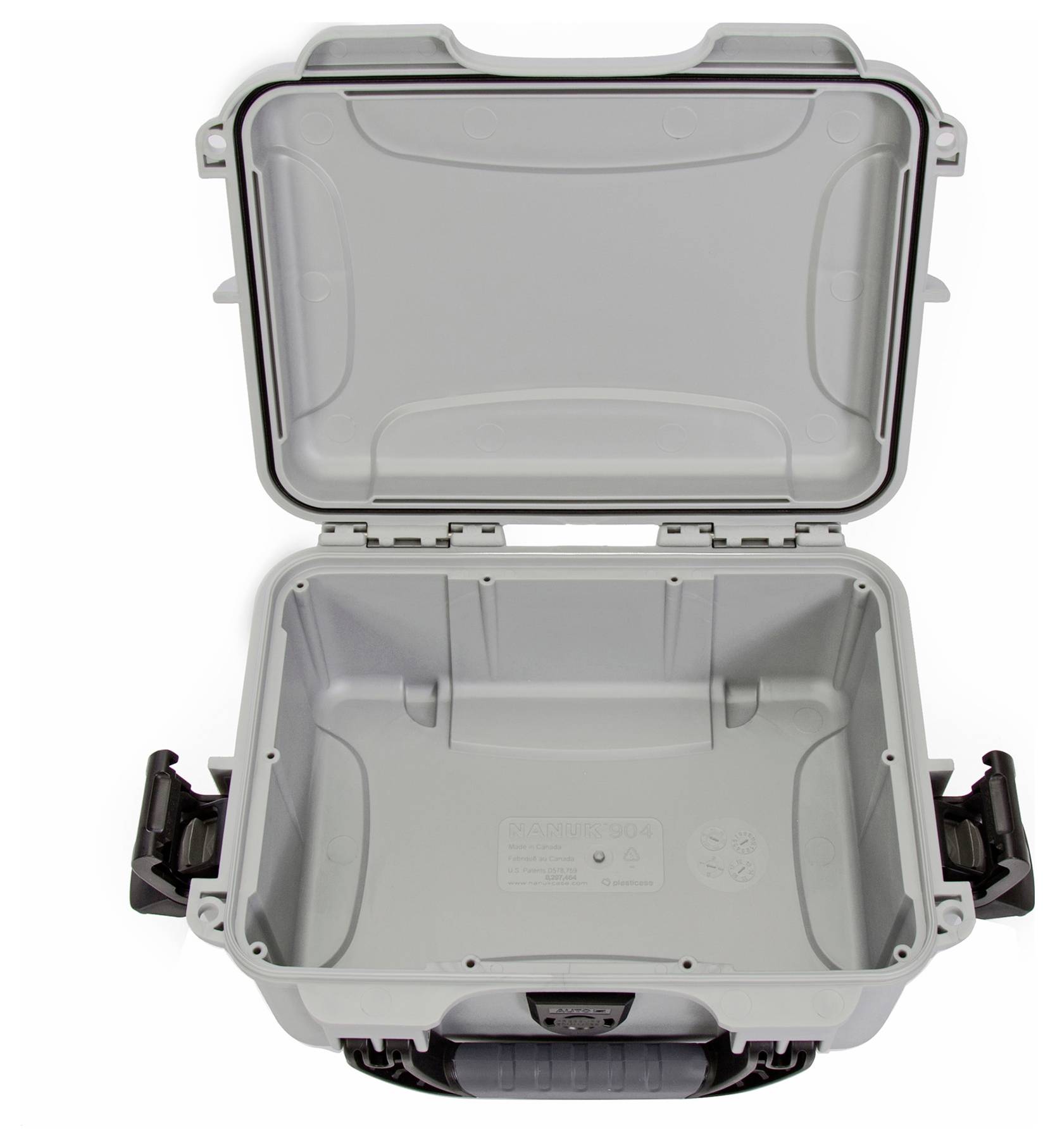 Otwarty, pusty, szary plastikowy kufer z pokrywą i czarno-szarymi uchwytami, odpowiedni do przechowywania lub transportu.