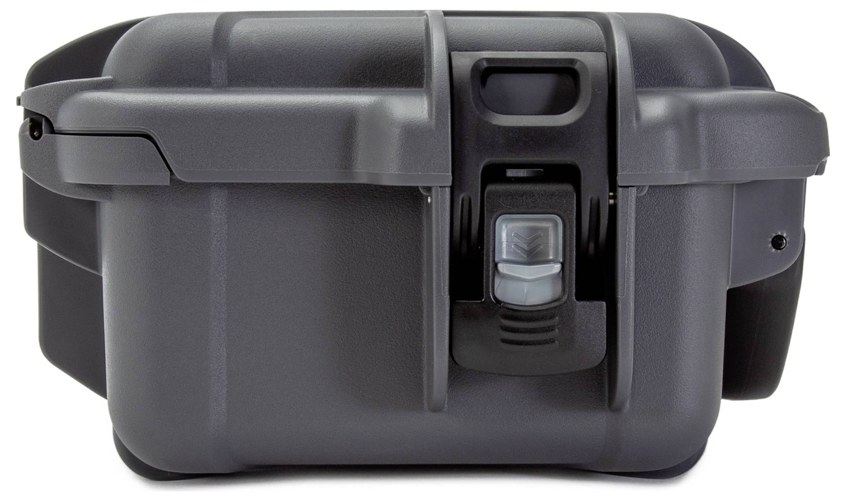 Czarny, wytrzymały futerał z tworzywa sztucznego z zatrzaskiem i ergonomicznym uchwytem, przeznaczony do bezpiecznego transportu delikatnych urządzeń.