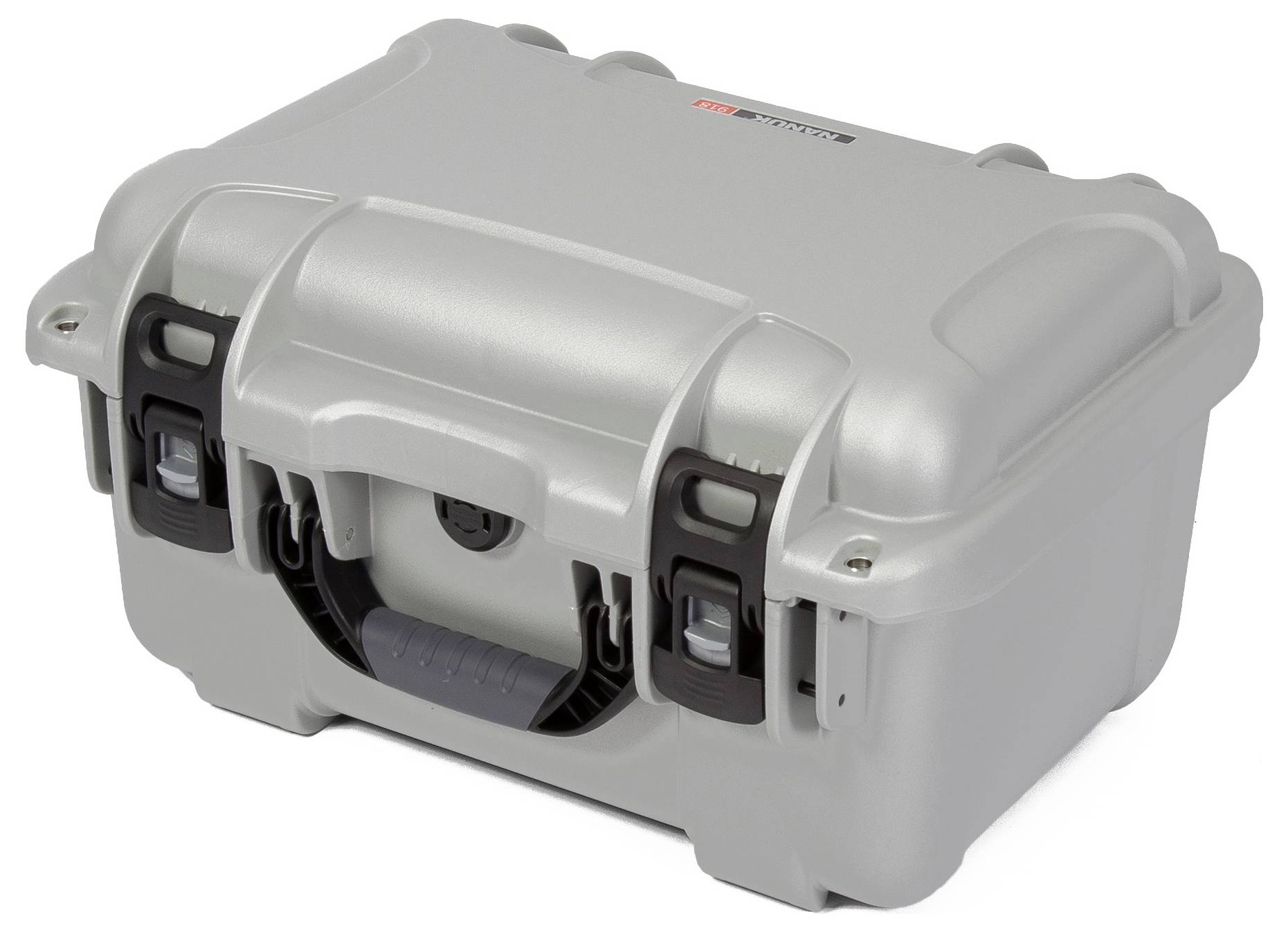 Srebrny kufer ochronny z dwoma czarnymi zamkami, odpowiedni do bezpiecznego transportu delikatnych urządzeń lub sprzętu.