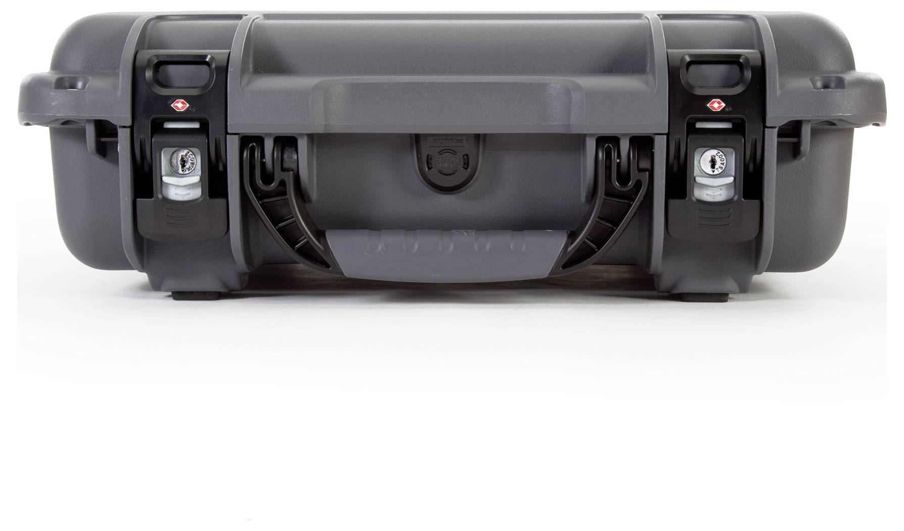 Stabilna czarna walizka z dwoma zamkami i uchwytem, odpowiednia do bezpiecznego przewozu delikatnego sprzętu.