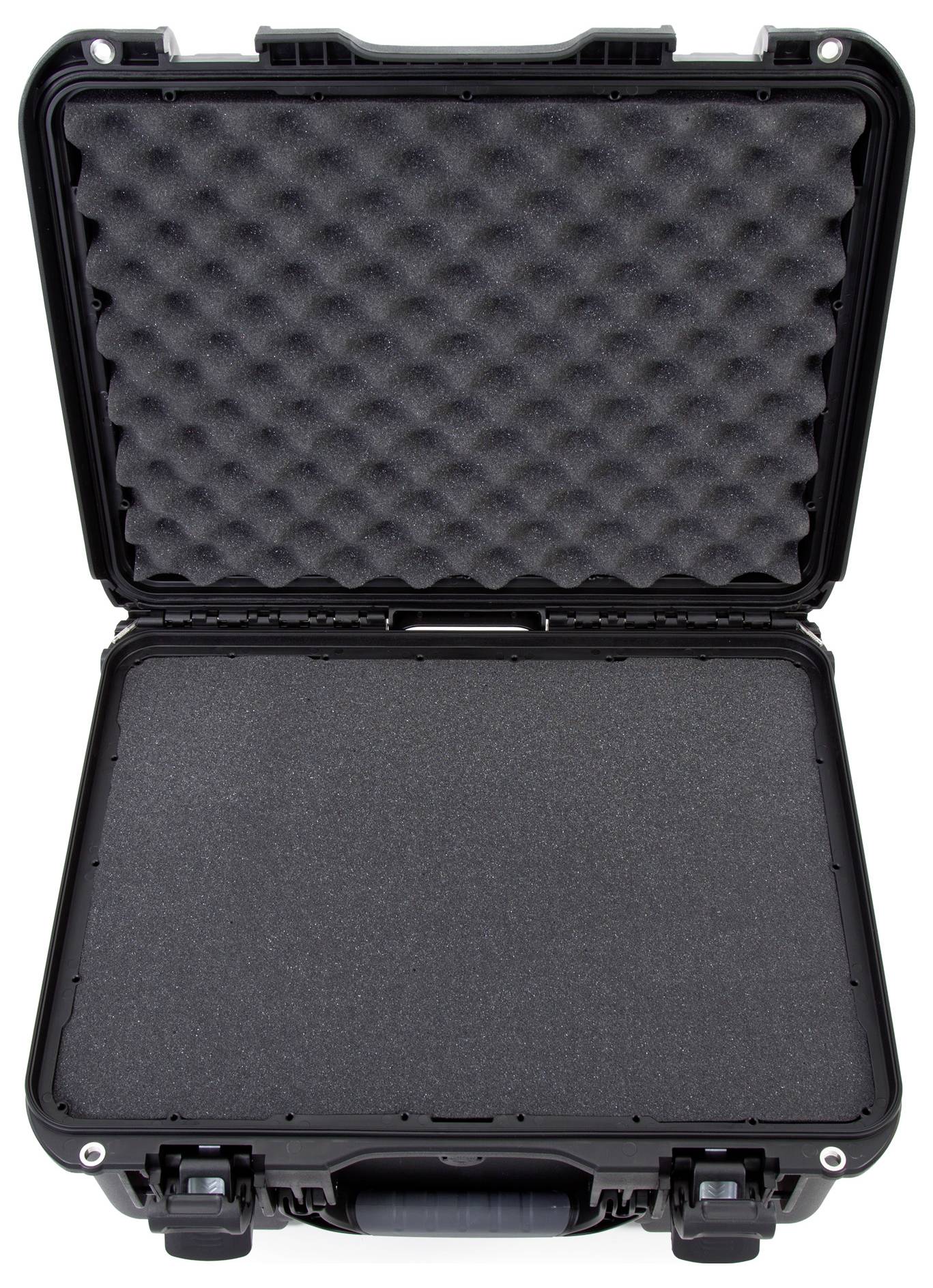 Otwarty, pusty czarny twardy kufer z wyściółką piankową wewnątrz. Idealny do bezpiecznego transportu delikatnych przedmiotów.