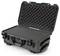 Otwarty, solidny kufer z wyściółką piankową, odpowiedni do bezpiecznego transportu delikatnego sprzętu.