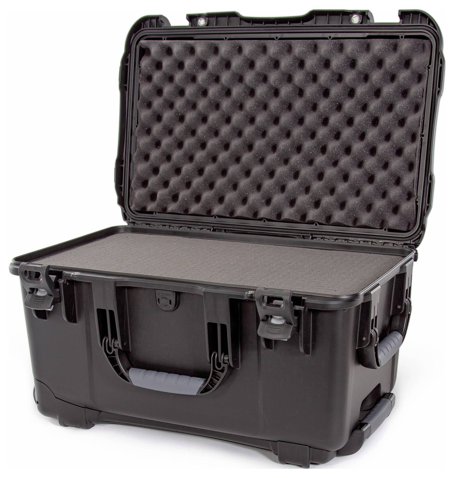 Czarny, otwarty twardy kufer z wkładką piankową, zapewniający ochronę przed wstrząsami i warunkami atmosferycznymi, idealny do przewozu delikatnego sprzętu.