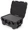 Otwarty czarny twardy kufer z wyściółką piankową wewnątrz, odpowiedni do bezpiecznego transportu delikatnych przedmiotów.