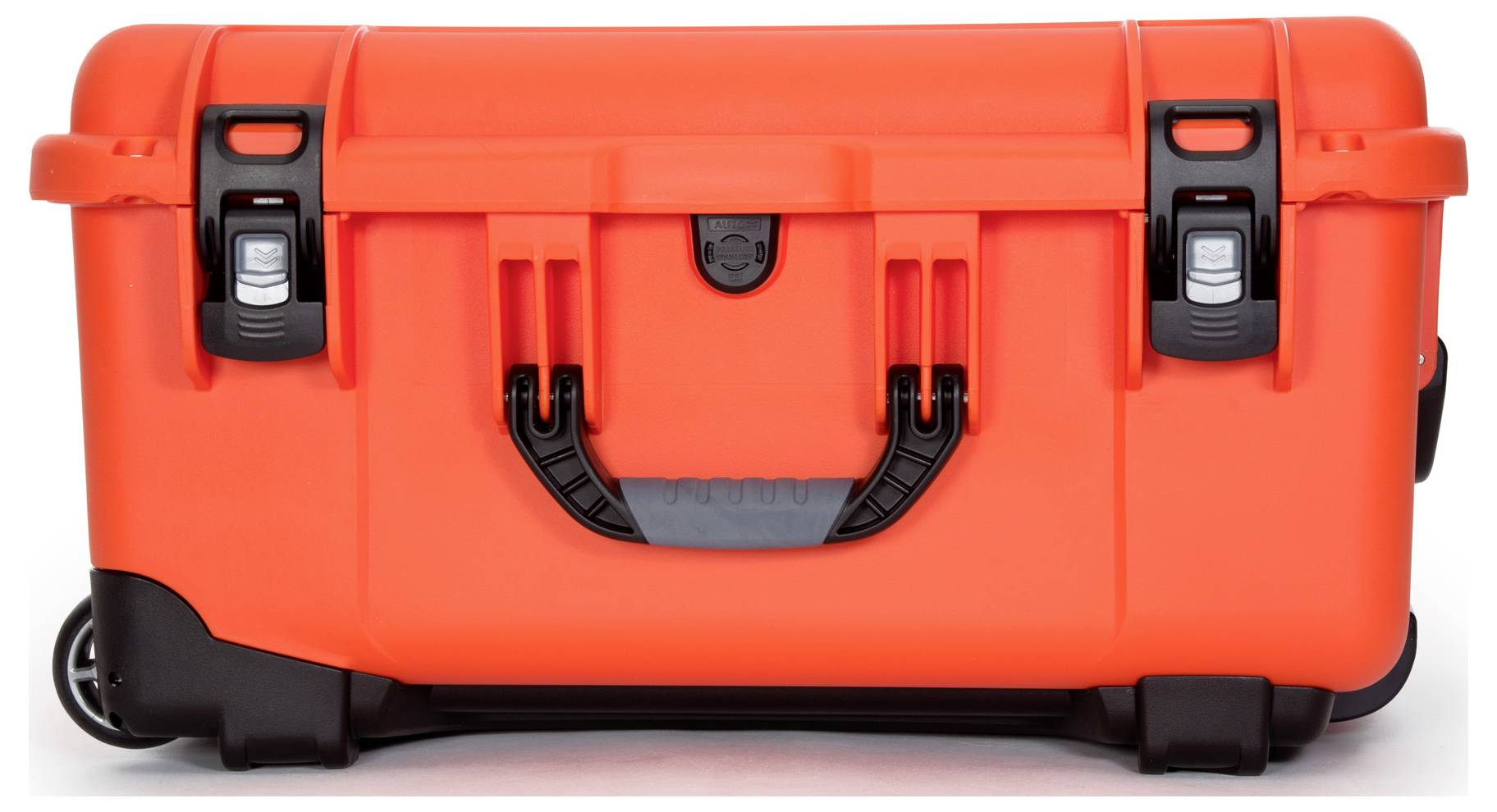 Świecący pomarańczowy, solidny kufer ochronny na kółkach z czarnymi zamknięciami i uchwytem z przodu.