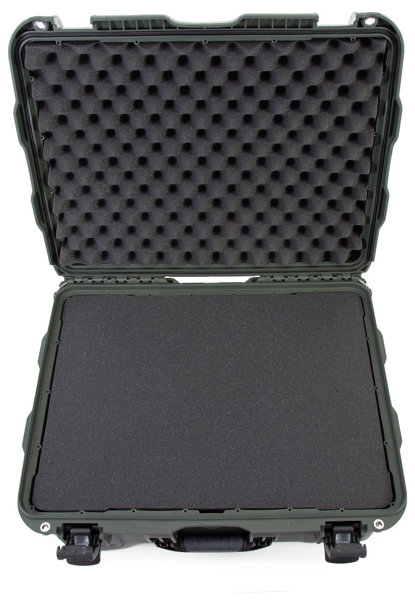 Czarny, otwarty kufer ochronny z wyściółką piankową wewnątrz. Idealny do bezpiecznego przechowywania delikatnych przedmiotów.