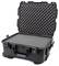 Otwarty czarny twardy kufer z wyściółką piankową; odpowiedni do ochrony delikatnych urządzeń lub przedmiotów.