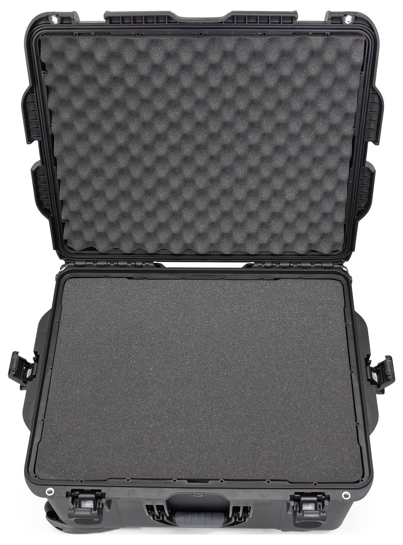 Otwarty, pusty, czarny twardy kufer z wkładką piankową, odpowiedni do bezpiecznego transportu delikatnych przedmiotów.
