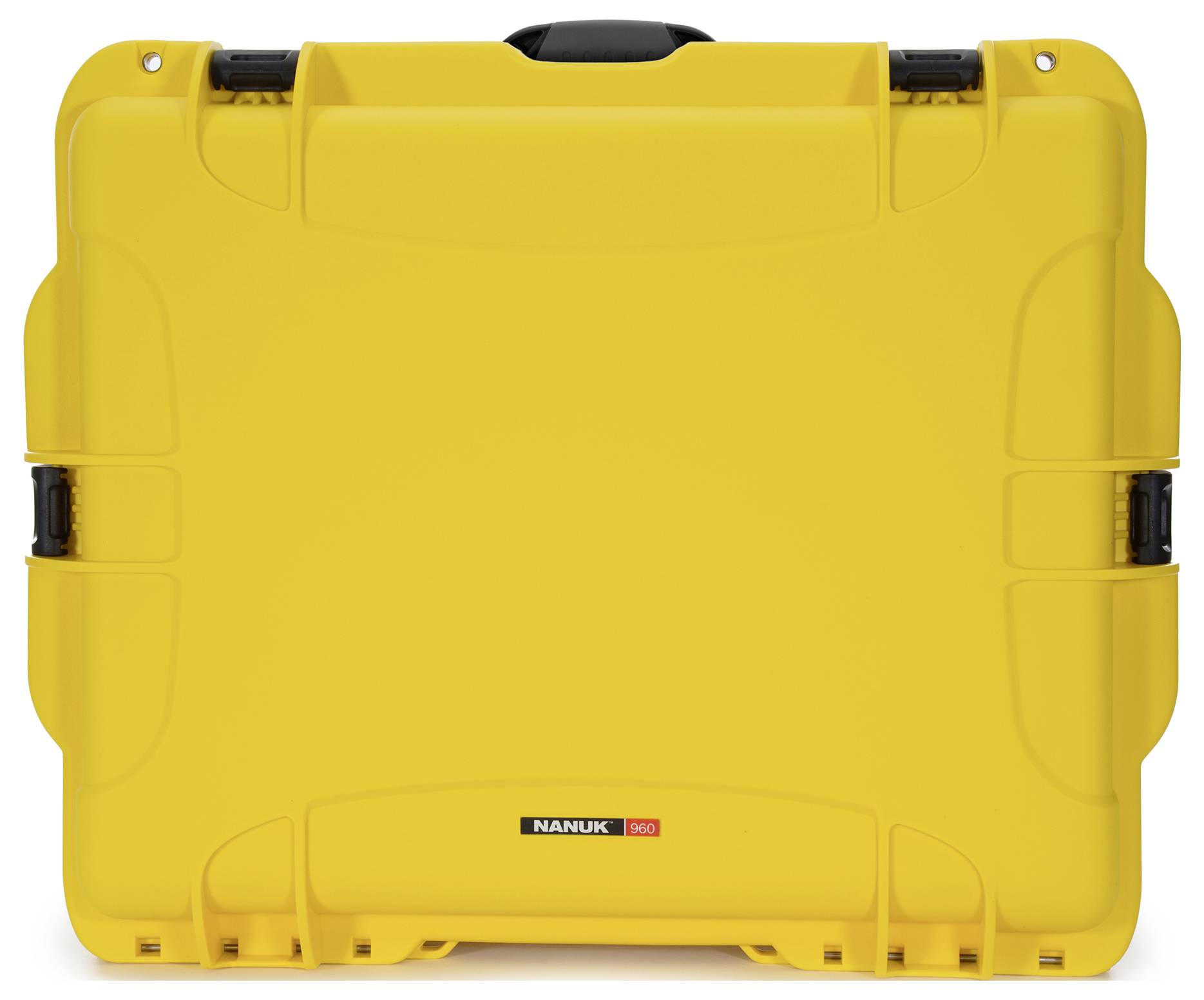Żółty, solidny kufer marki Nanuk, zamknięty, widok z przodu.