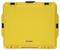 Żółty, solidny kufer marki Nanuk, zamknięty, widok z przodu.