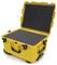 Solidny, żółty kufer ochronny z otwartą pokrywą i wyściółką piankową, odpowiedni do bezpiecznego transportu delikatnego sprzętu.