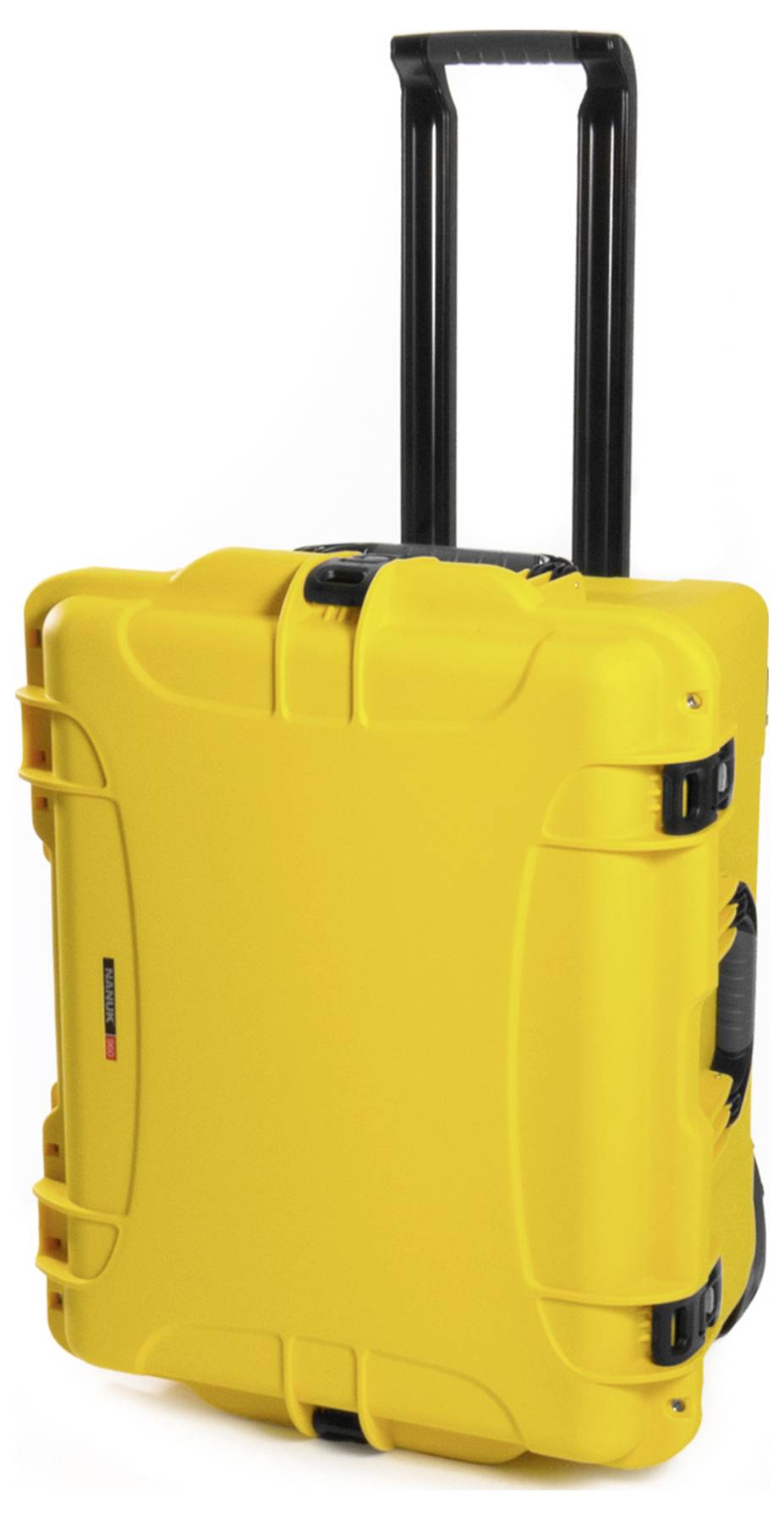 Żółta, twarda walizka na kółkach z wysuwaną rączką i wzmocnionymi narożnikami. Idealna do podróży lub bezpiecznego transportu przedmiotów.