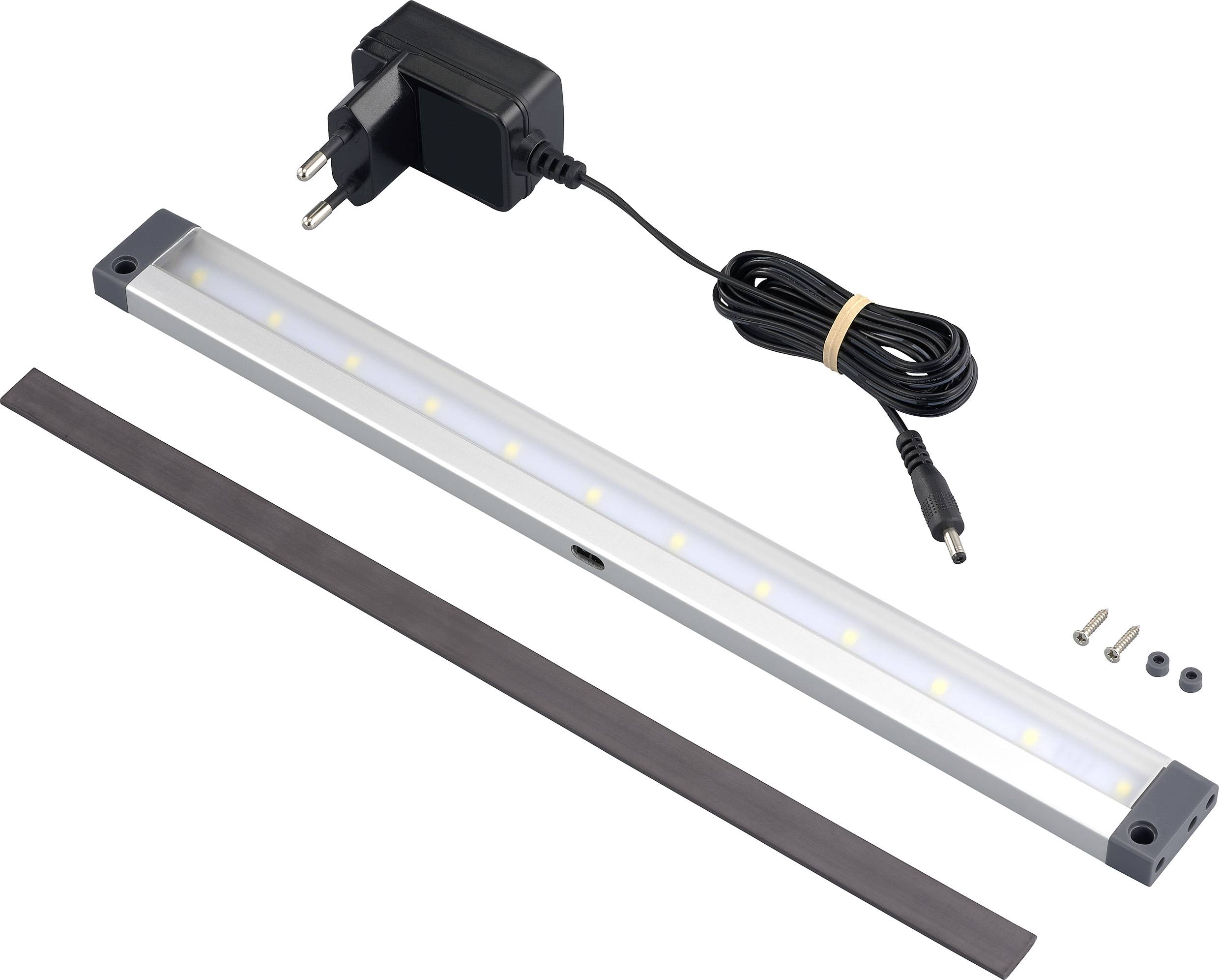 Zestaw oświetlenia LED zawiera adapter wtykowy, listwę świetlną z widocznymi diodami LED, pasek montażowy oraz wkręty. Idealny do oświetlenia podszafkowego.