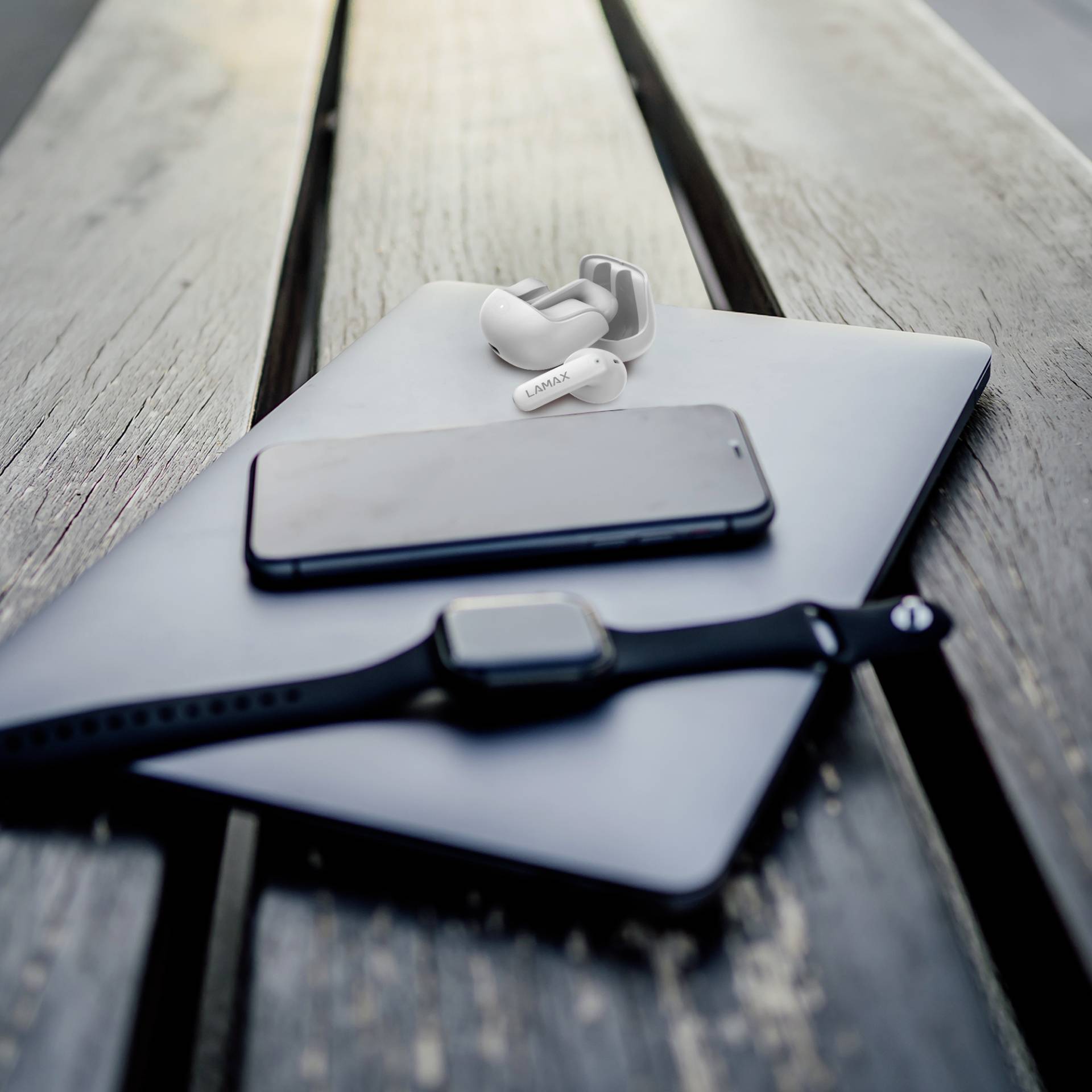 Bluetooth-стерео навушники-вкладиші Lamax Tones1, білий індикатор заряду батареї, футляр для перенесення, регулювання гучності, за