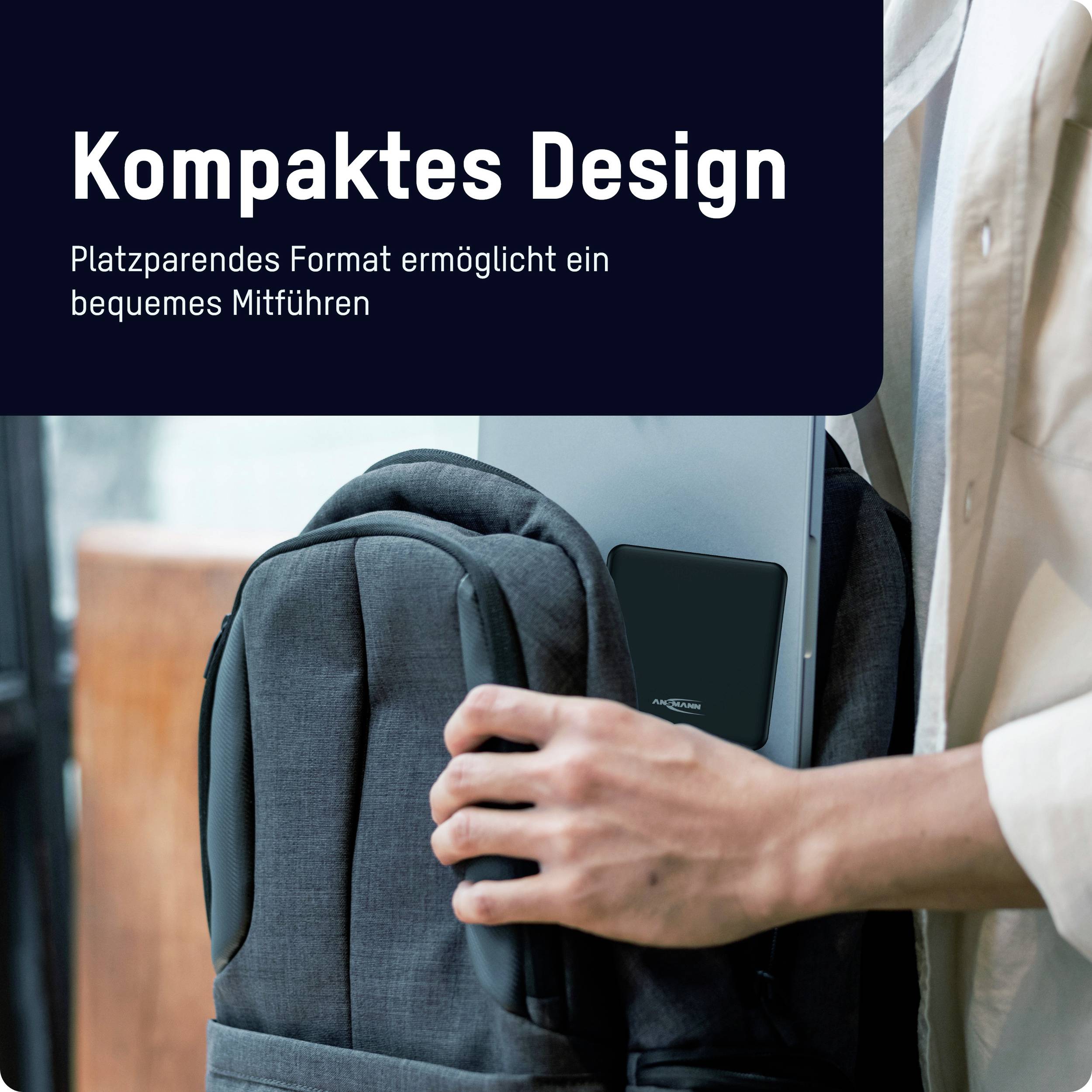 Osoba wkłada laptopa do plecaka. Tekst: 'Kompaktowa konstrukcja. Oszczędny format zapewnia wygodne przenoszenie'.