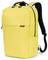 Żółty plecak z zamkami błyskawicznymi i wyściełanymi paskami na ramiona, odpowiedni do codziennego użytku lub podróży.