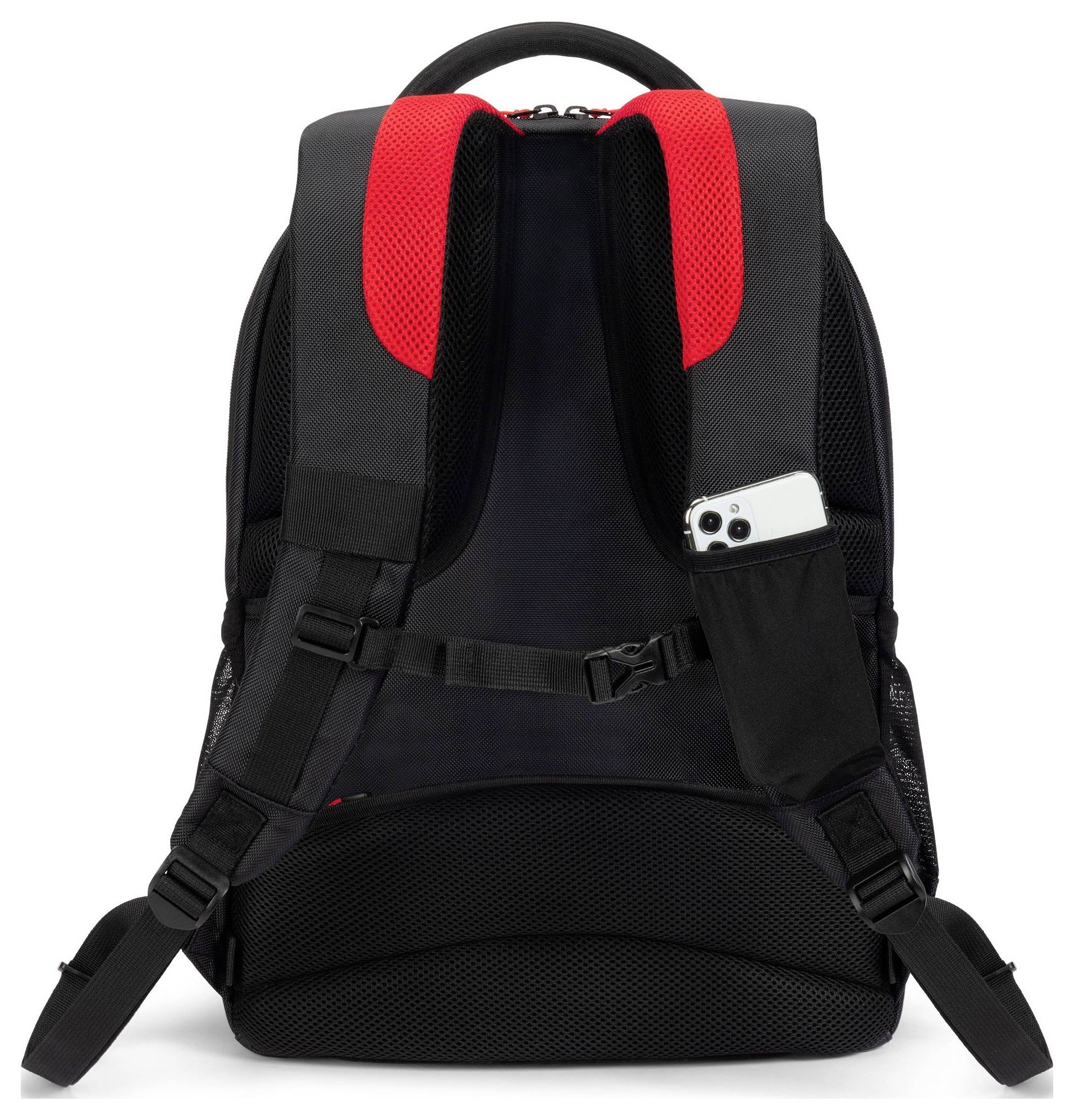 Czarny plecak z czerwonymi akcentami i smartfonem w tylnej kieszeni.