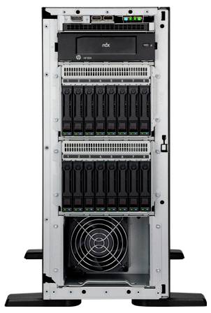 Otwarty serwer z wieloma slotami na dyski twarde i wentylatorem od spodu. Idealny do przechowywania dużej ilości danych.