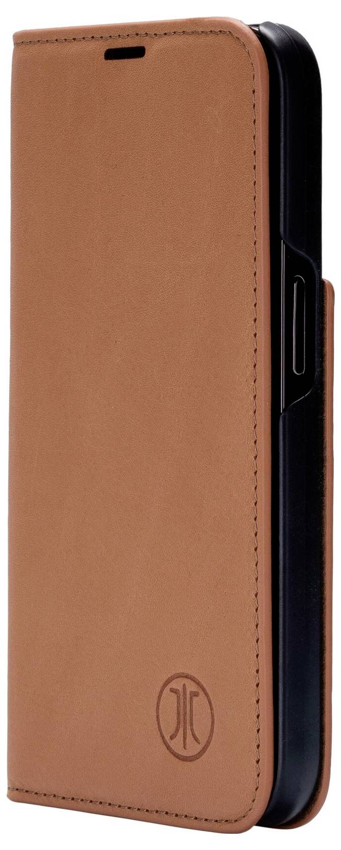 Skórzane etui na smartfona w kolorze ciemnobrązowym z wytłoczonym logo w prawym dolnym rogu. Jest całkowicie zamknięte i chroni urządzenie.