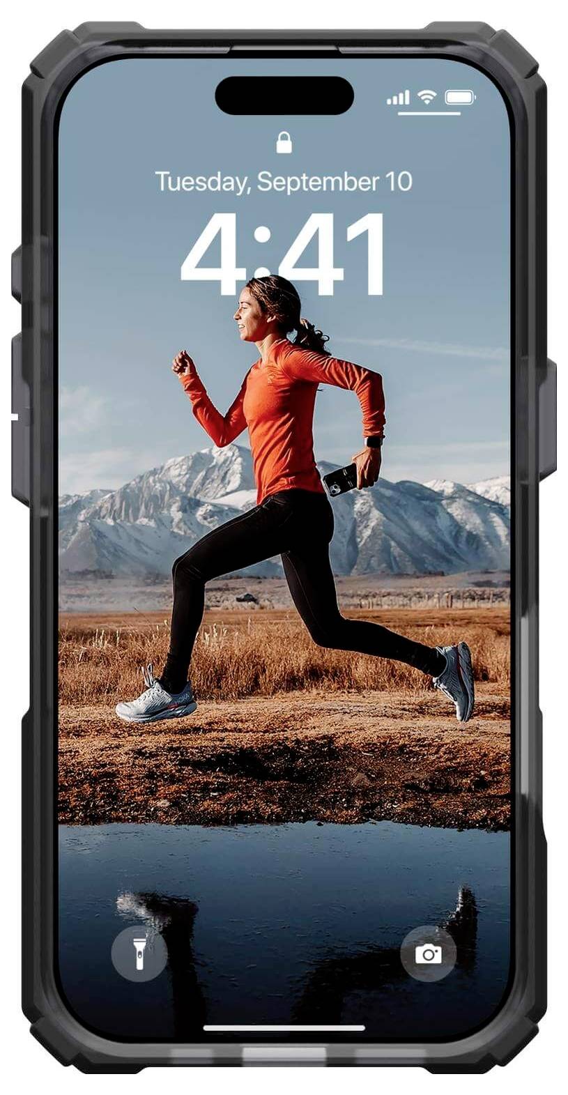 Osoba biegnie ścieżką na tle górzystego krajobrazu. Wyświetlacz smartfona pokazuje godzinę 4:41 oraz datę wtorek, 10 września.