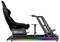 Symulator wyścigowy z czarnym fotelem oraz regulowanym uchwytem na pedały i kierownicę. Spód wyposażony w podświetlenie RGB.