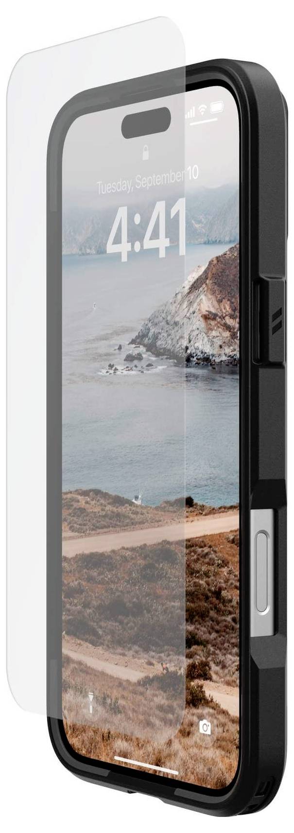 Smartfon w solidnej czarnej obudowie z nałożoną folią ochronną wyświetlacza, przedstawiający krajobraz z morzem i wzgórzami.
