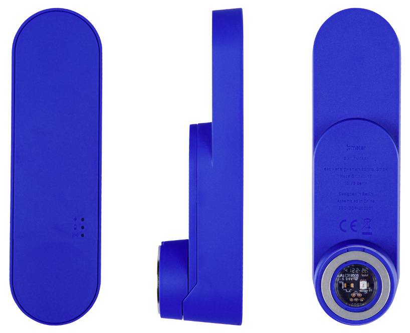 Niebieski, nowoczesny, prostokątny przyrząd z zaokrąglonymi krawędziami, przedstawiony w trzech ujęciach: widok z przodu, z boku i z tyłu. Widok z tyłu ukazuje znak CE.