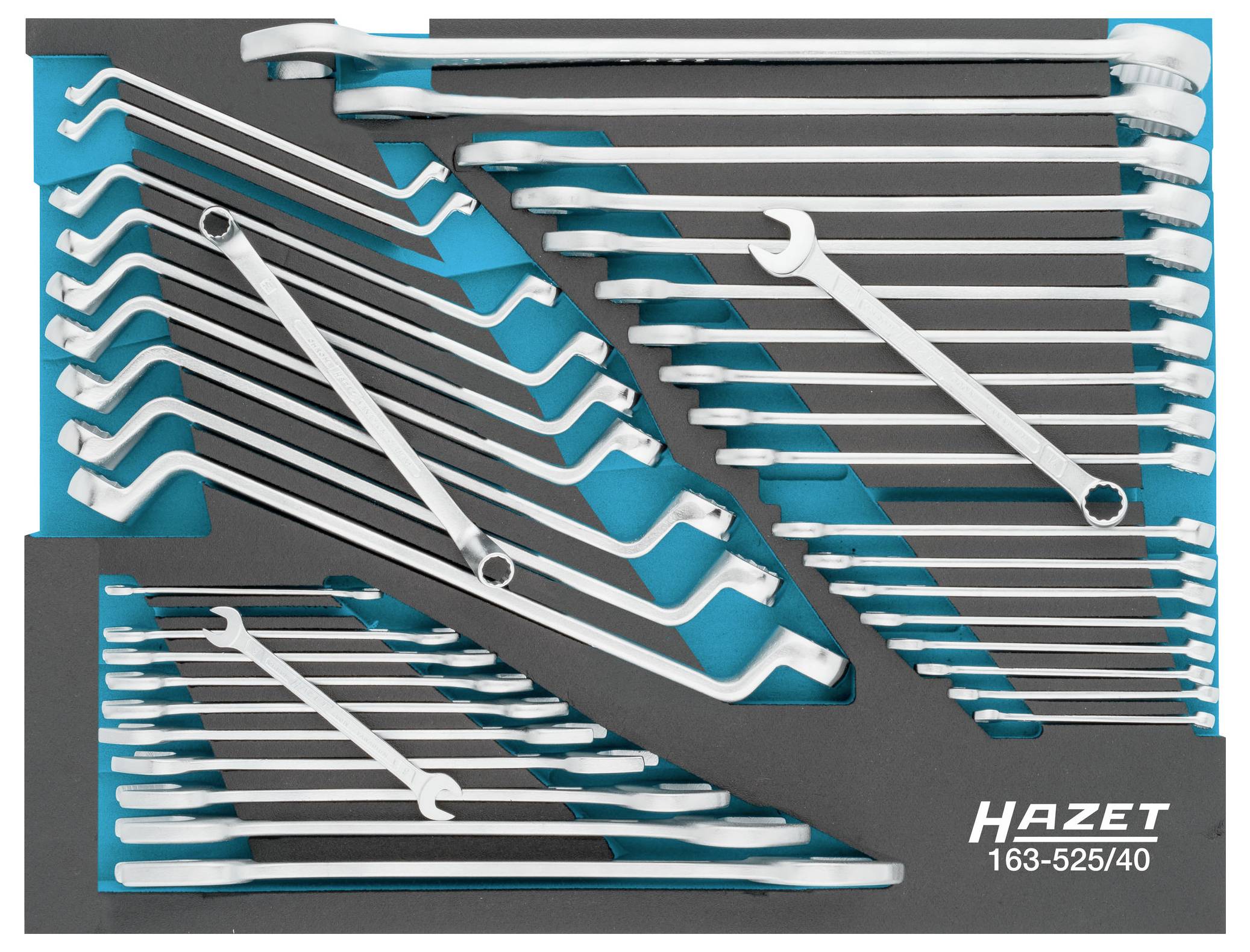 Zestaw różnych kluczy płaskich w pudełku, ułożonych według rozmiaru. Nazwa marki 'Hazet' widoczna w dolnym prawym rogu.