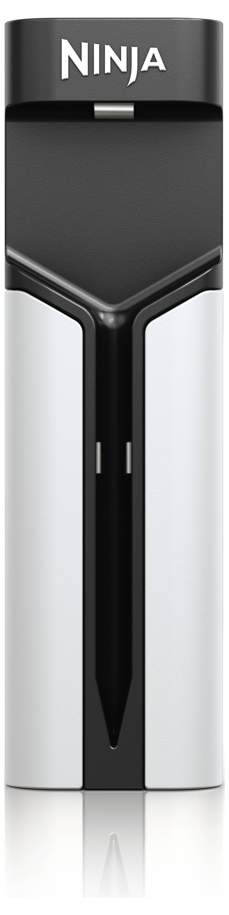 Srebrna i czarna maszyna kuchenna z napisem 'Ninja' na wierzchu. Posiada nowoczesny, smukły design.