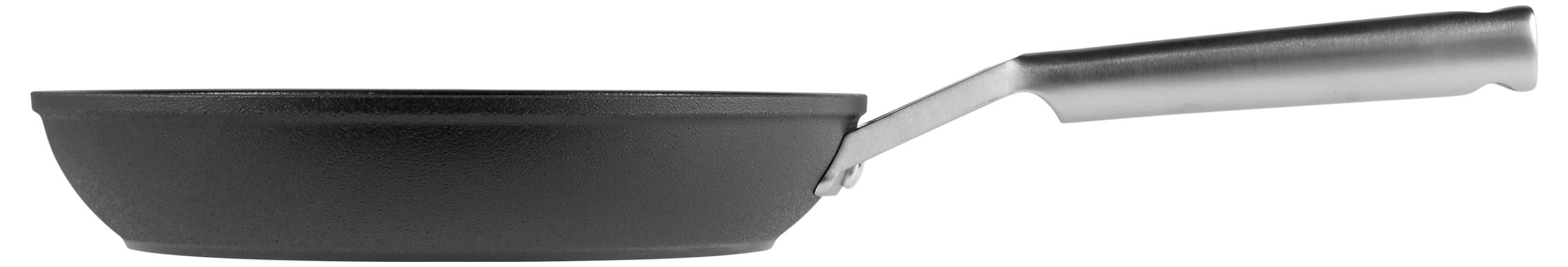 Czarna patelnia metalowa z srebrnym uchwytem, widziana z boku.