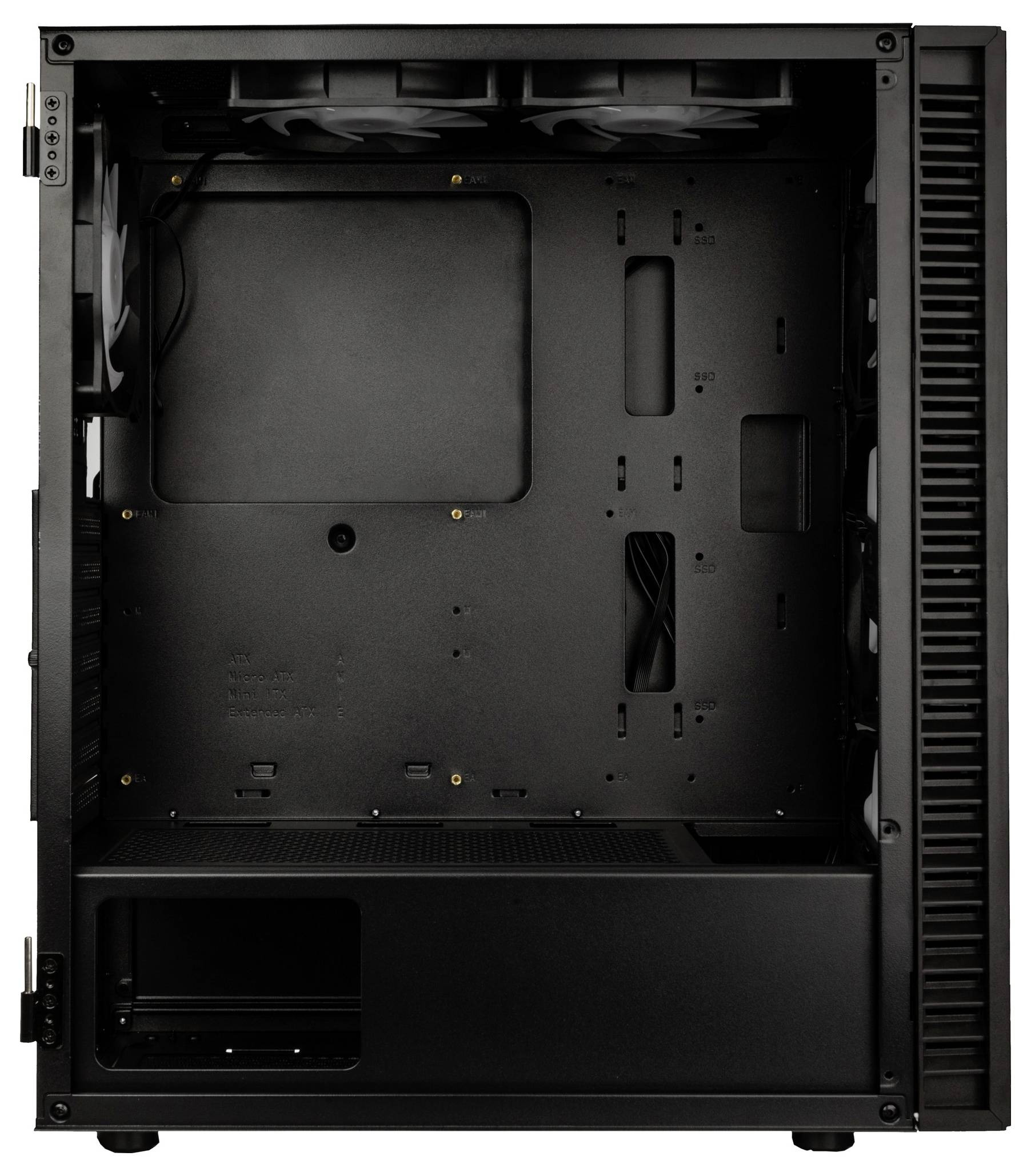 Czarna obudowa komputera z otwartą przestrzenią wewnętrzną, widoczne sloty na płytę główną i napędy, otwory wentylacyjne u góry.