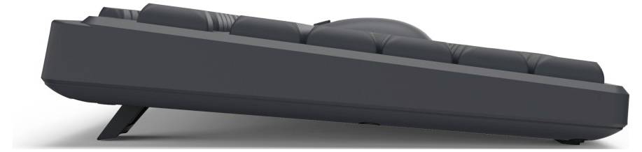 Czarna sofa z pochyłym oparciem, widok z boku.