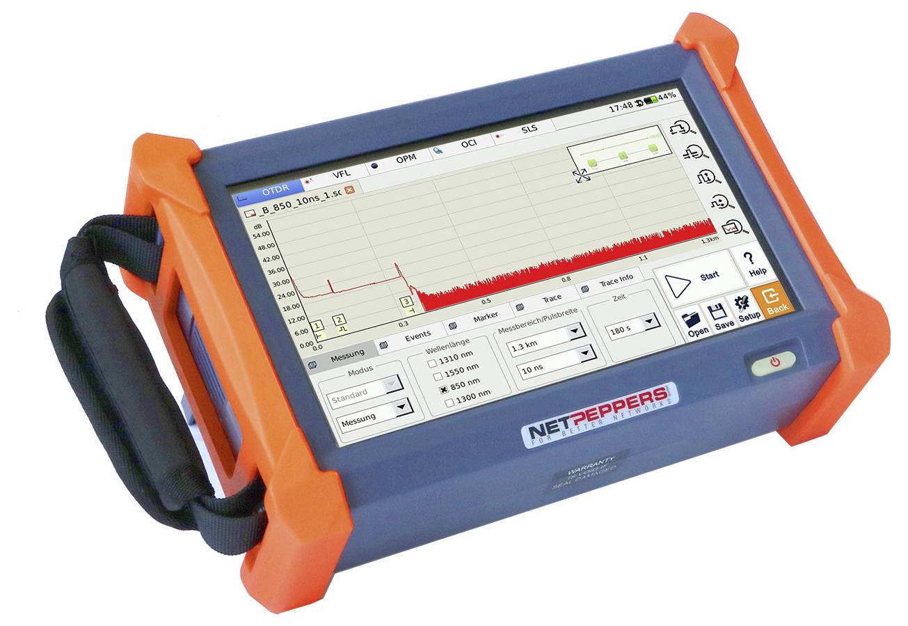 Urządzenie pomiarowe z ekranem wyświetlającym diagram do analizy danych. Jasna obudowa, pomarańczowe narożniki, czarne uchwyty. Nazwa marki u dołu.