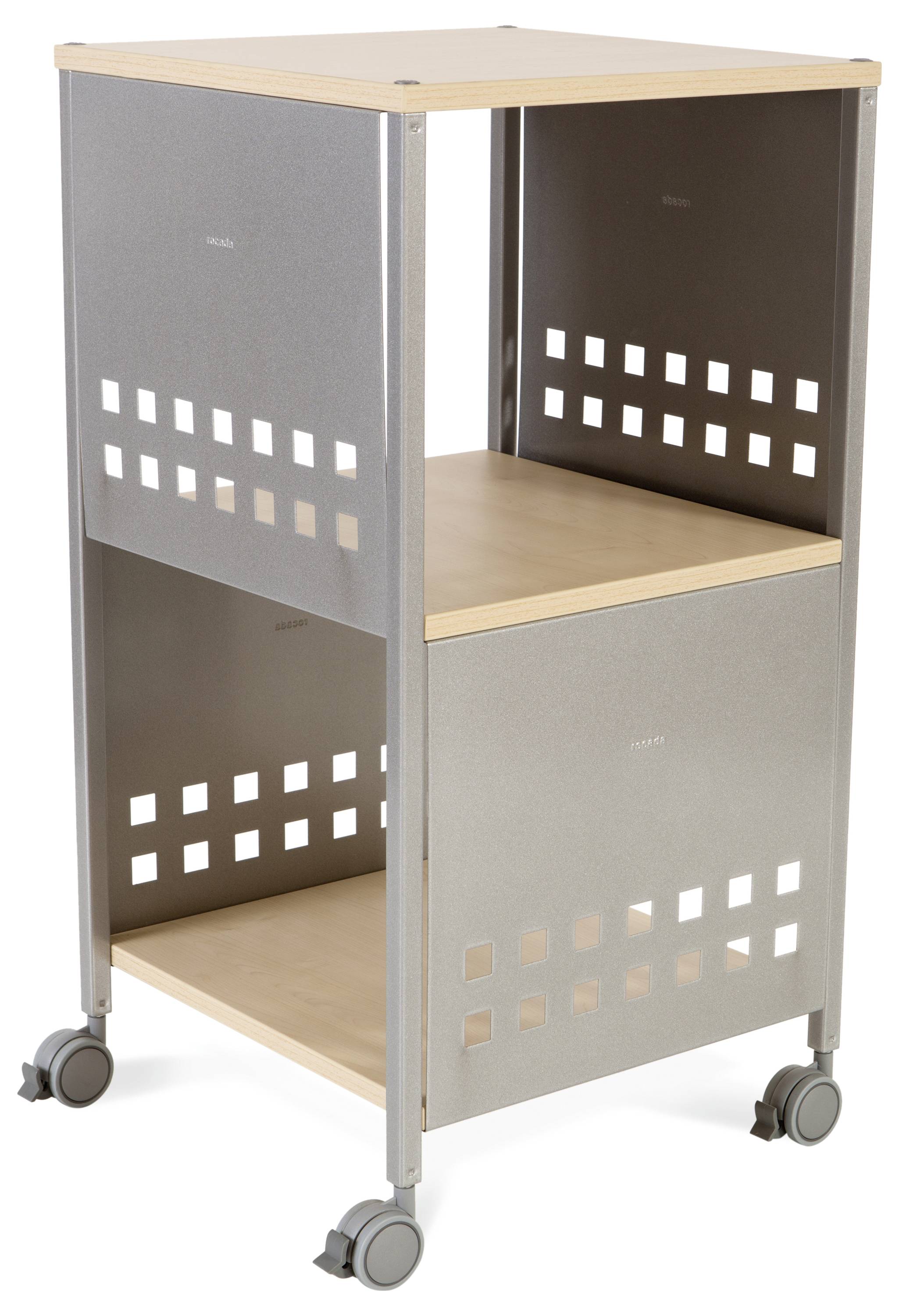 Metalowe wózki serwisowe z trzema poziomami na kółkach, z kratowym wzorem na bokach, z jasnymi drewnianymi półkami.