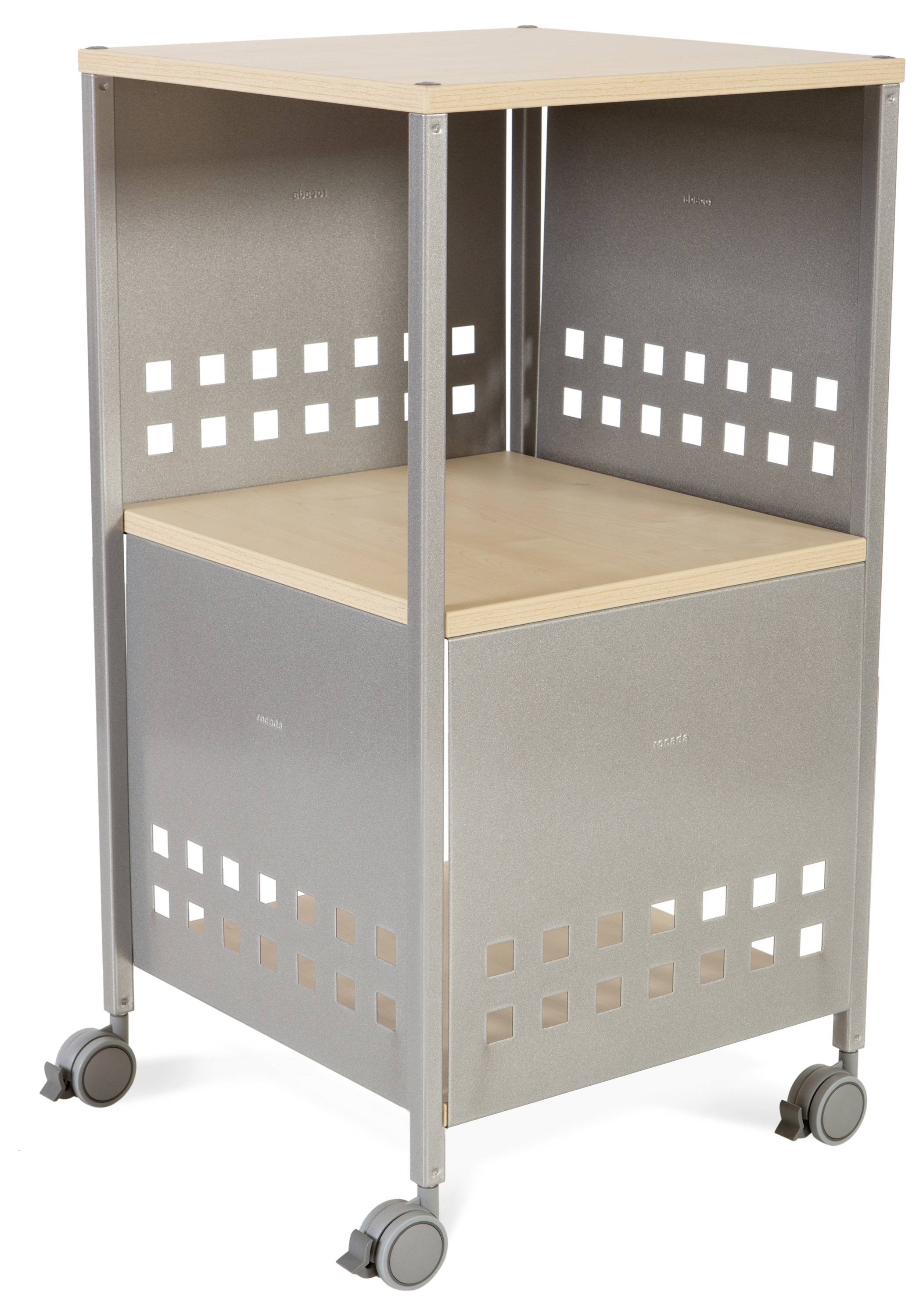Metalowy wózek z drewnianymi powierzchniami i kwadratowymi wycięciami. Cztery kółka zapewniają mobilność; idealny do sprzętu biurowego.