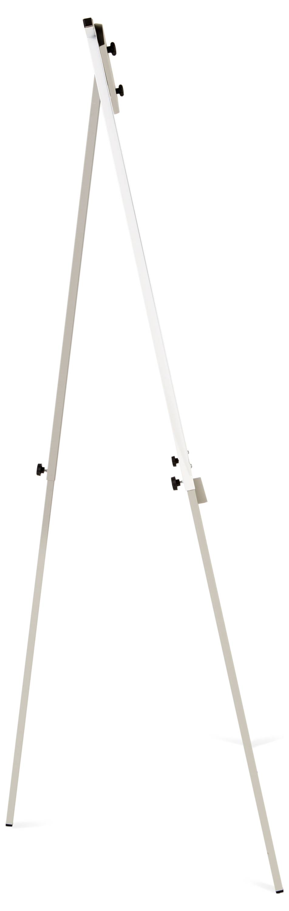 Pusta tablica flipchart stoi bokiem na białym tle.