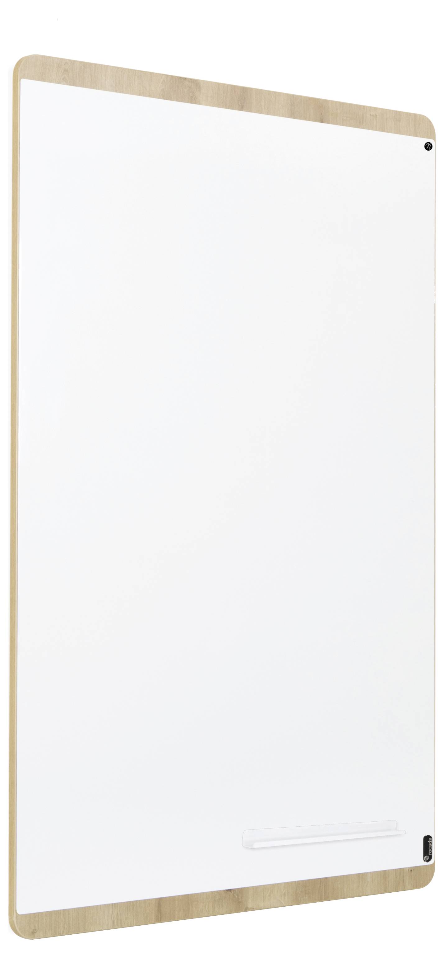 Prostokontna tablica whiteboard z jasnobrązową ramką, ustawiona pionowo na białym tle.