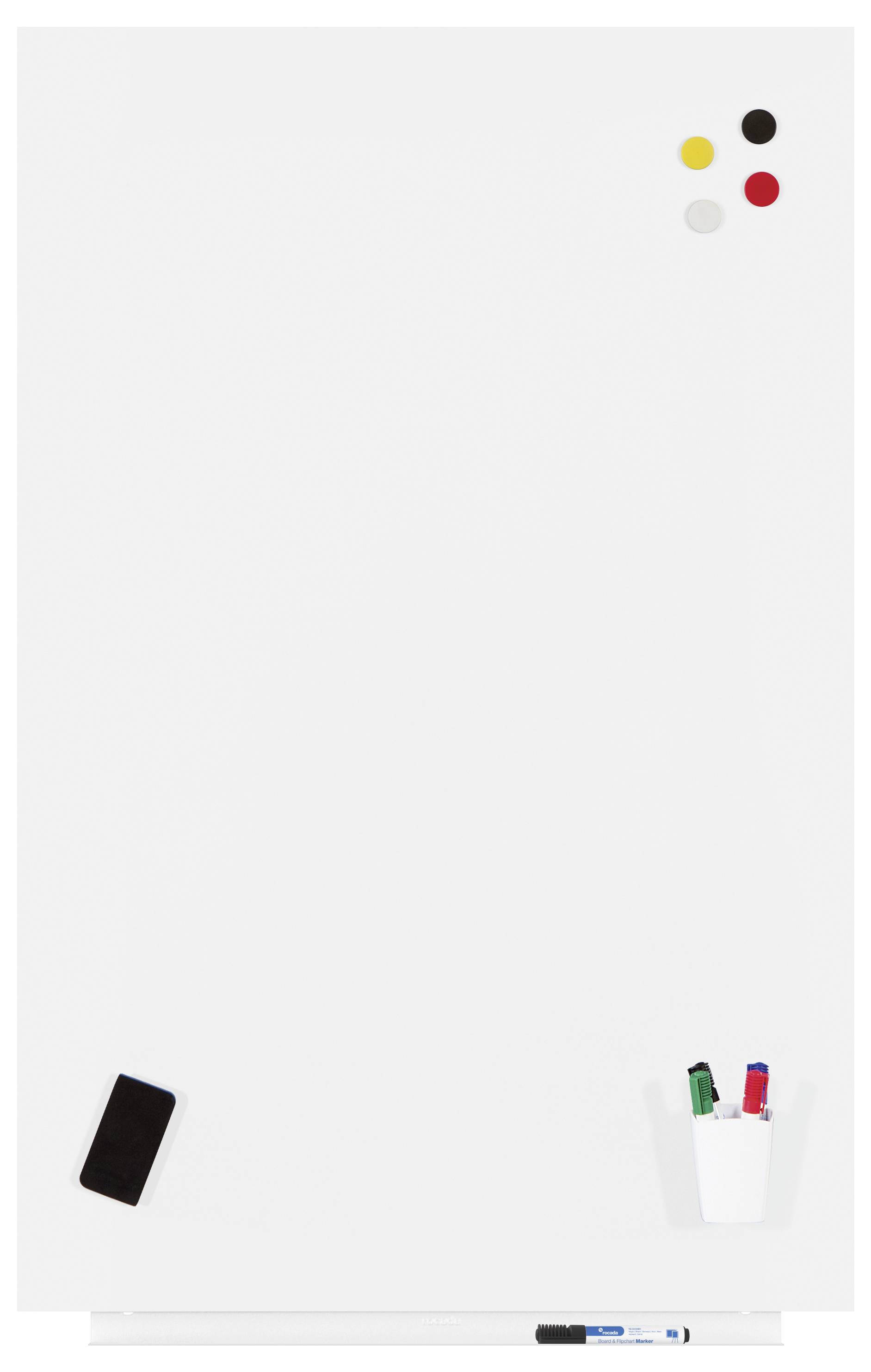 Pusta tablica whiteboard z pisakami i uchwytem na gąbkę w dolnym prawym rogu. W górnym prawym rogu znajdują się kolorowe magnesy.