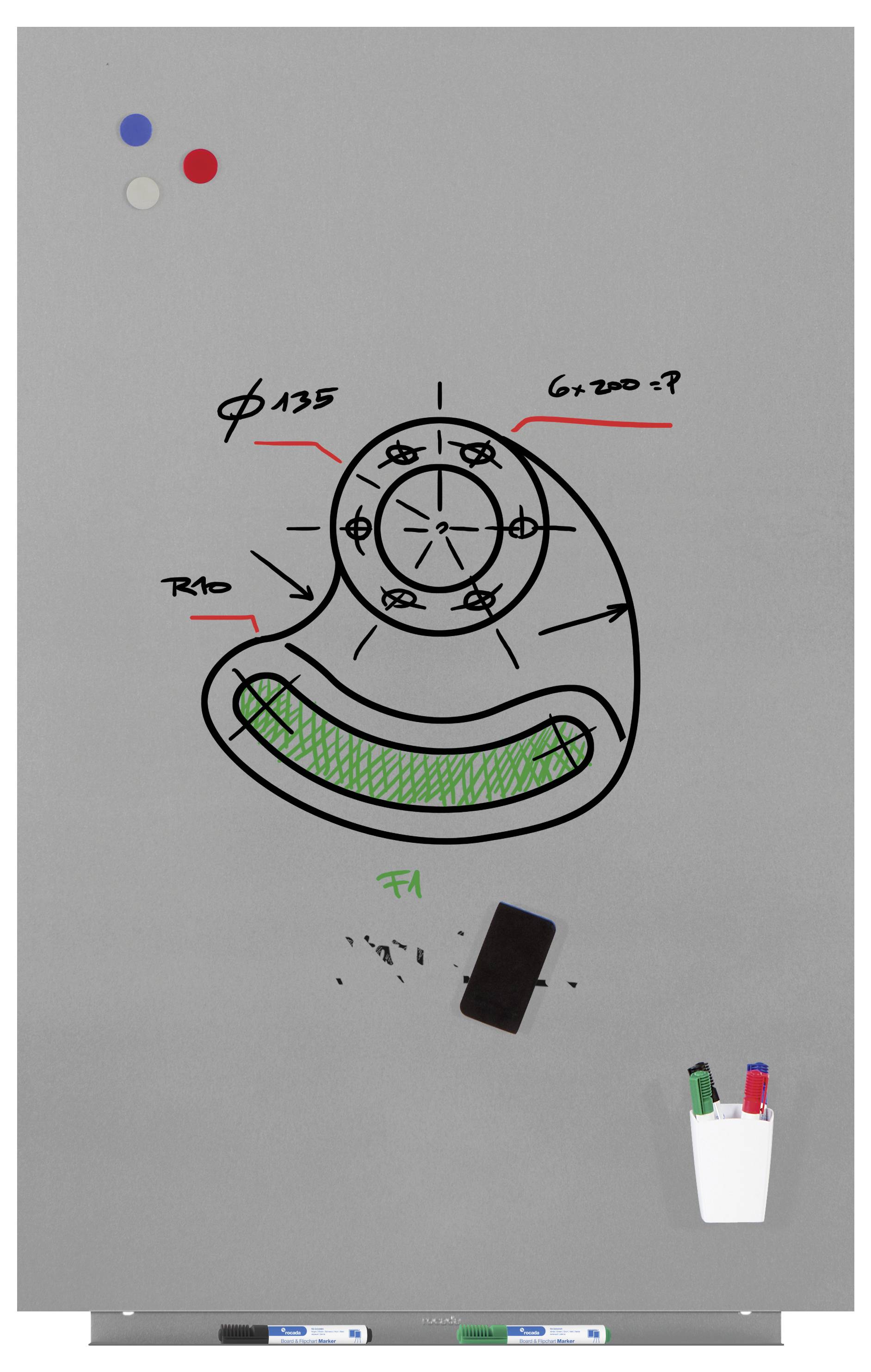Tablica ze schematycznym rysunkiem formy technicznej, oznaczona wymiarami i notatkami w kolorach czerwonym i zielonym. Na dole pisaki i gąbka.