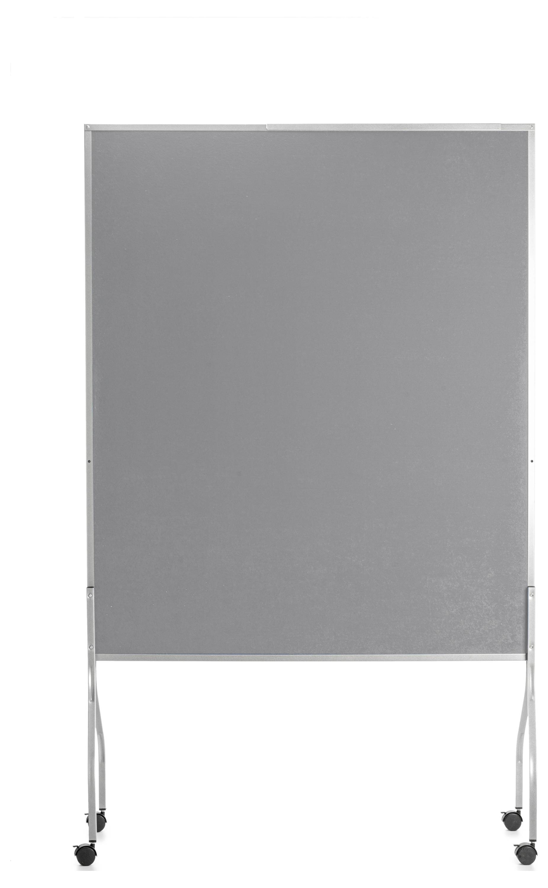 Szara tablica na kółkach, stojąca w pomieszczeniu, gotowa do zapisania lub przeprowadzenia prezentacji.
