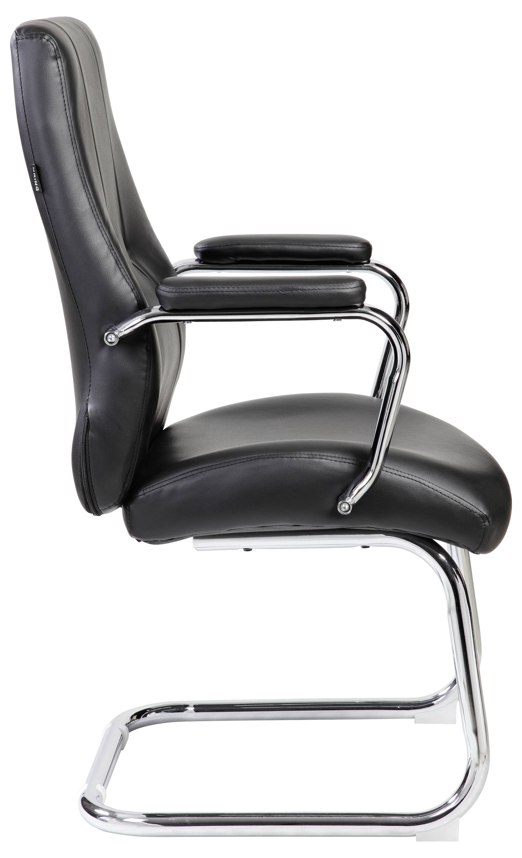 Czarny skórzany fotel biurowy z podłokietnikami i chromowaną metalową podstawą, widziany z boku.