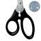 Czarne nożyce z dwoma uchwytami i srebrnymi ostrzami. Po prawej stronie znajduje się symbol oznaczający, że są przeznaczone do użytku dla osób leworęcznych.