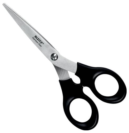 Czarne nożyczki z srebrnymi ostrzami z napisem 'LEITZ' na jednym z ostrzy.