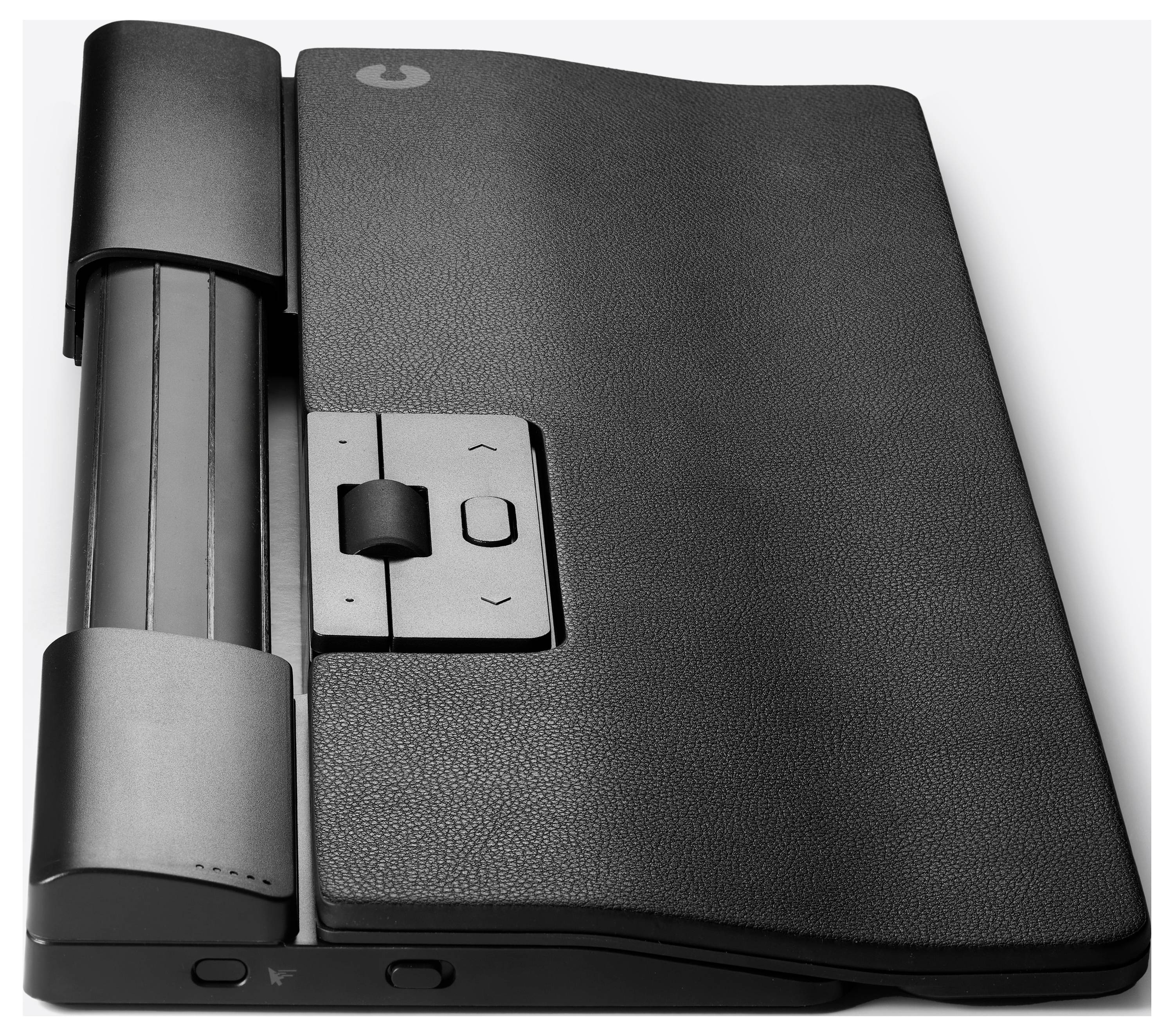 Składana, czarna klawiatura z zaokrąglonymi krawędziami i centralnie umieszczonym przyciskiem sterowania; odpowiednia do urządzeń tablet.