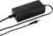 Czarny zasilacz o prostokątnej obudowie i długim przewodzie zakończony jest okrągłą wtyczką.